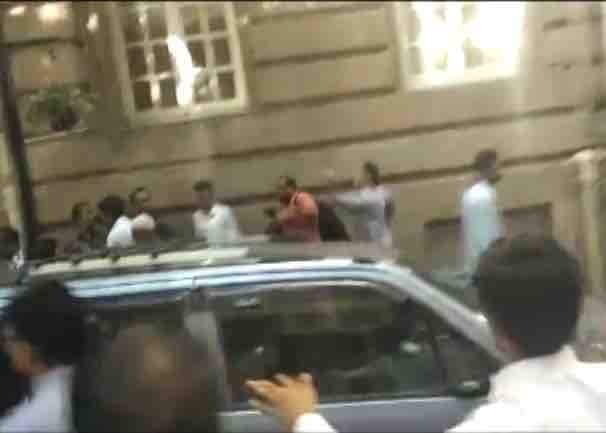 Photographers beaten up by Cyrus Mistry's security staff outside Bombay House