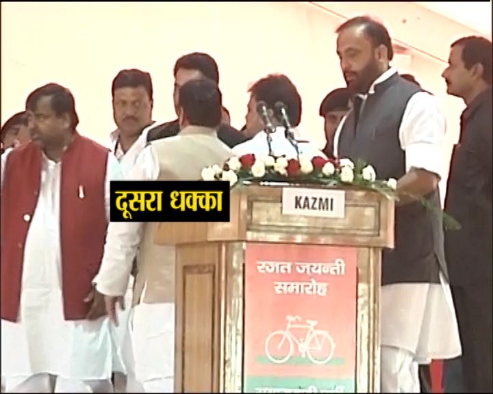 SP’s silver jubilee event: Shivpal talks to Mulayam & pushes SP leader Javed Abdi twice to stop him from speaking on stage