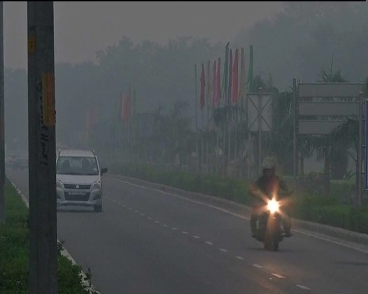 Dangerous gases hover over Delhi sky: 1,700 schools to remain shut on Saturday