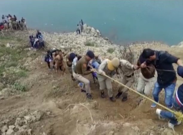 18 killed as bus falls into Beas river in Himachal Pradesh 18 killed as bus falls into Beas river in Himachal Pradesh