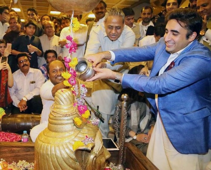 Watch Video: Bilawal Bhutto offers prayer at Shiva temple in Karachi Watch Video: Bilawal Bhutto offers prayer at Shiva temple in Karachi