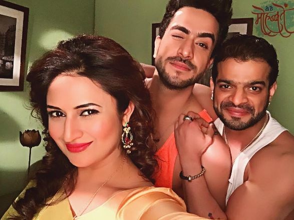 Another LEAP awaits 'Ye Hai Mohabbatein', cast jets off to Australia Another LEAP awaits 'Ye Hai Mohabbatein', cast jets off to Australia