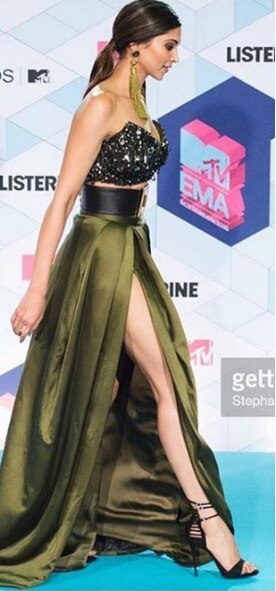 OUCH: This International Tabloid Has Labelled Deepika Padukone's MTV EMA Look As 'Bollywood Blunder