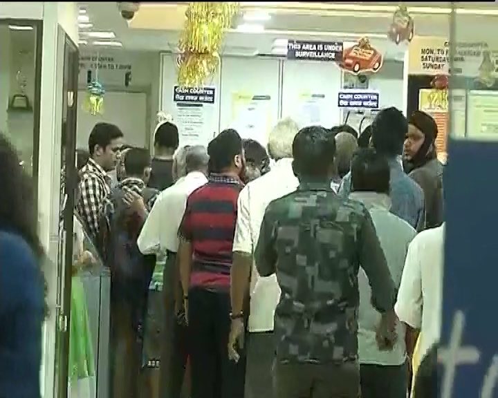 Long queues outside banks to exchange Rs 500, Rs 1000 notes