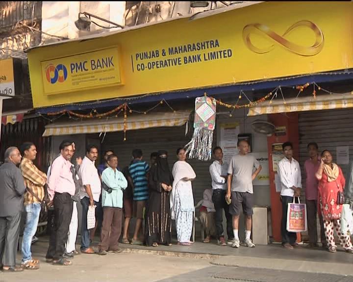 Long queues outside banks to exchange Rs 500, Rs 1000 notes