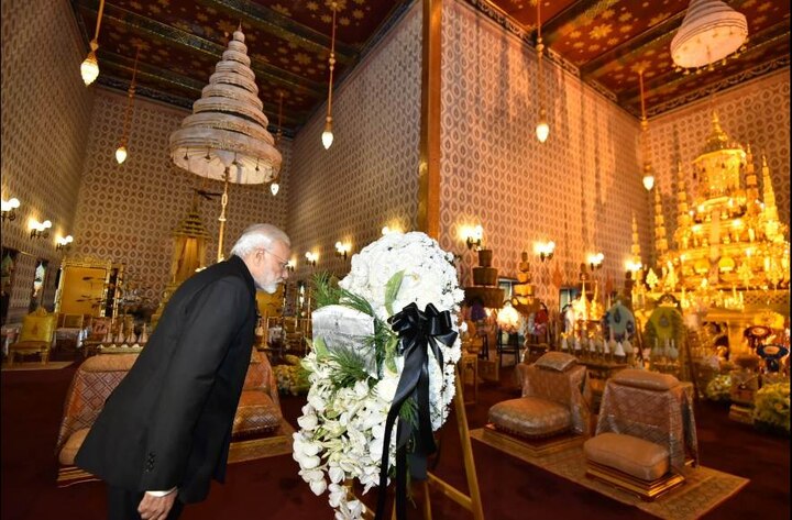 PM makes stopover in Thailand to pay respects to late king PM makes stopover in Thailand to pay respects to late king