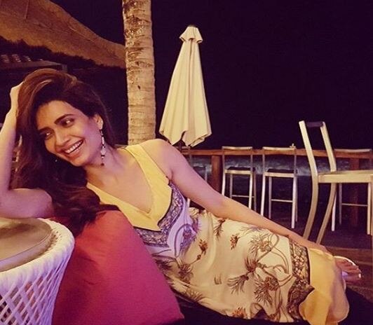 Karishma Tanna trips on TV set after wearing a sari Karishma Tanna trips on TV set after wearing a sari