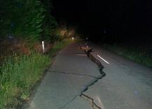 Powerful earthquake of magnitude 7.8 strikes New Zealand, triggering small tsunami