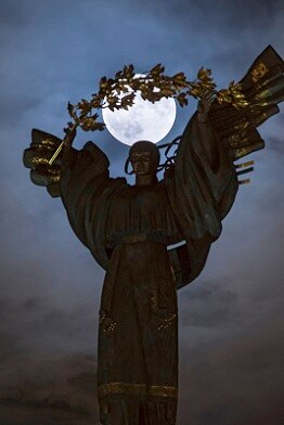 'Supermoon' brightens up the sky: Check the best images here 'Supermoon' brightens up the sky: Check the best images here