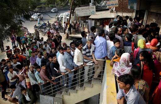 Long queue outside ATMs; line for bank withdrawal eases up - The