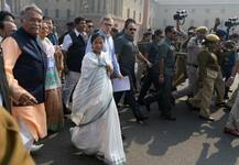 Didi, Opposition leaders take demonetisation war to Pranab da's doorstep