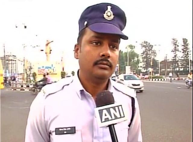 Bhopal traffic policeman Gaurav Dangi offers kidney for transplant to EAM Sushma Swaraj Bhopal traffic policeman Gaurav Dangi offers kidney for transplant to EAM Sushma Swaraj