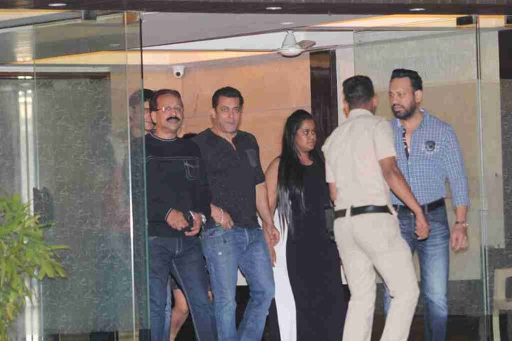 Here's Who All Were Present At Salman Khan's Sister Arpita Khan Sharma's Wedding Anniversary Party! Here's Who All Were Present At Salman Khan's Sister Arpita Khan Sharma's Wedding Anniversary Party!