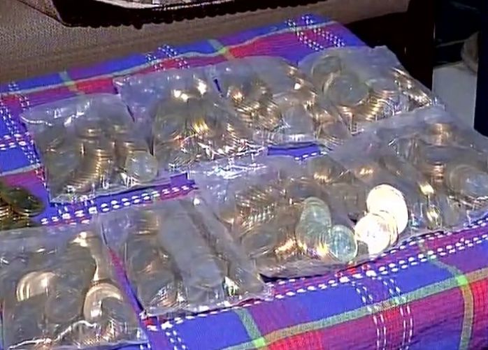 Bank running low on cash gives man Rs.20000 in 10 rupee coins