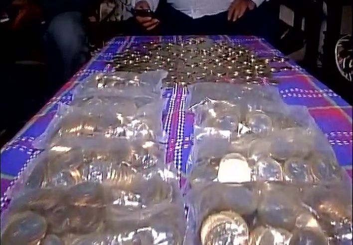 Bank running low on cash gives man Rs.20000 in 10 rupee coins