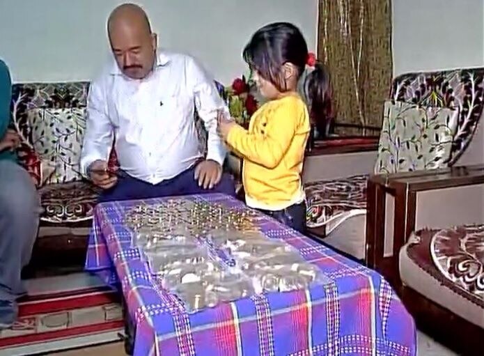 Bank running low on cash gives man Rs.20000 in 10 rupee coins Bank running low on cash gives man Rs.20000 in 10 rupee coins