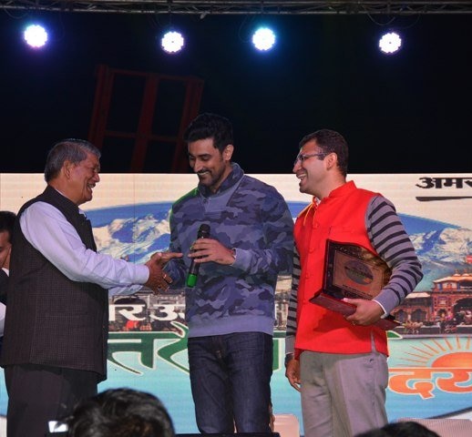 Kunal Kapoor felicitated by Uttarakhand CM Kunal Kapoor felicitated by Uttarakhand CM