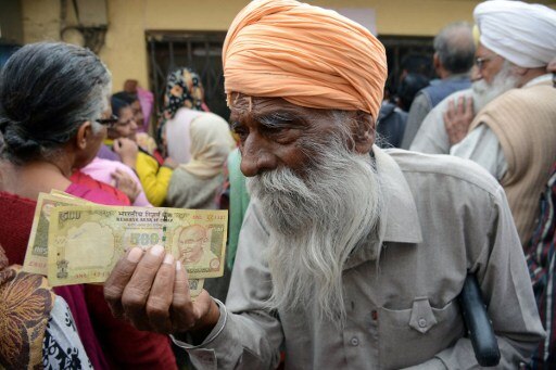 Demonetisation Day 11: Slight decline in bank rush, senior citizens get to exchange notes Demonetisation Day 11: Slight decline in bank rush, senior citizens get to exchange notes