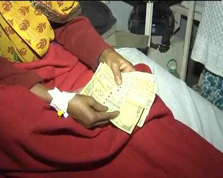 Kanpur train accident: Injured passengers given old currency notes Kanpur train accident: Injured passengers given old currency notes