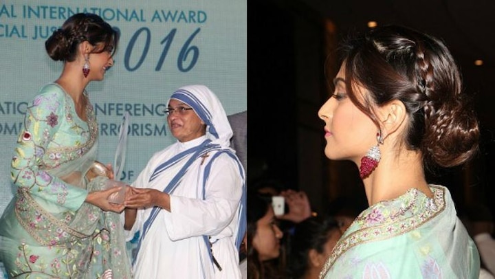 See Pics: Sonam Kapoor Accepts Mother Teresa Memorial International Award On Behalf Of Late Neerja Bhanot See Pics: Sonam Kapoor Accepts Mother Teresa Memorial International Award On Behalf Of Late Neerja Bhanot