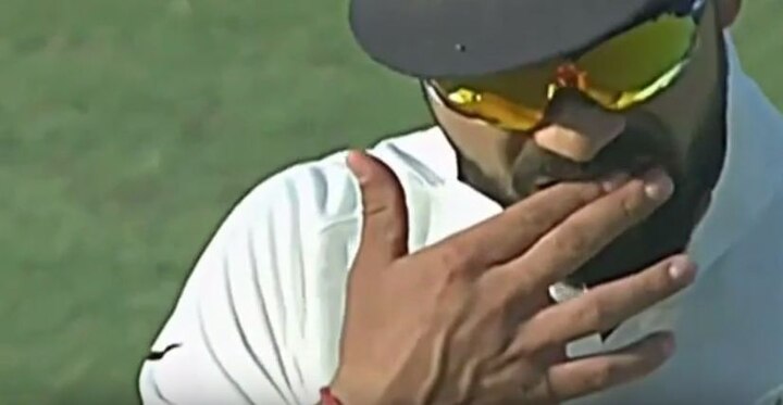 After Faf du Plessis, British tabloid alleges Virat Kohli of ball tampering After Faf du Plessis, British tabloid alleges Virat Kohli of ball tampering