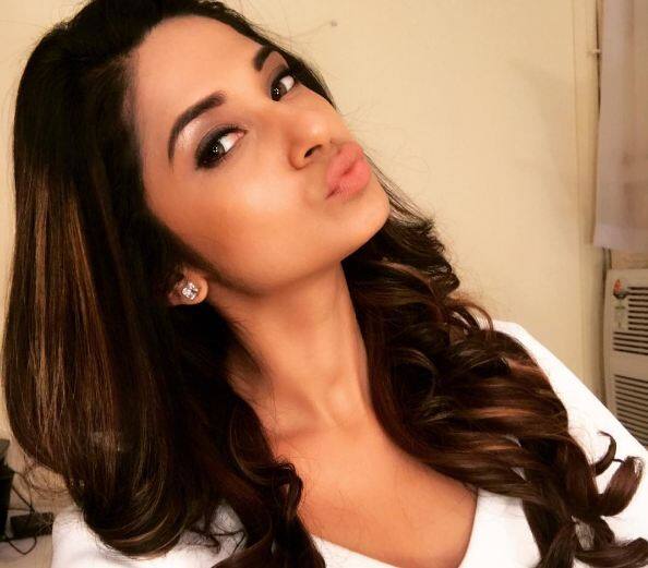 Jennifer Winget is smitten by her new love Jennifer Winget is smitten by her new love
