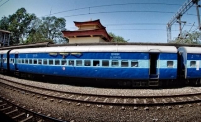 Demonetisation: Railways waves off service tax for booking online tickets Demonetisation: Railways waves off service tax for booking online tickets
