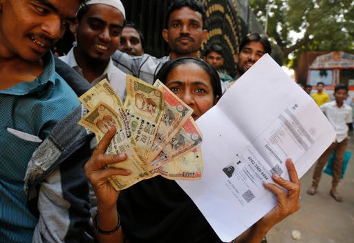 Demonetisation: A day left of Modi's promise & submitting defunct notes in banks Demonetisation: A day left of Modi's promise & submitting defunct notes in banks