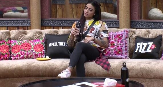 BIGG BOSS 10: Bani J makes her RELATIONSHIP PUBLIC with Yuvraj Thakur BIGG BOSS 10: Bani J makes her RELATIONSHIP PUBLIC with Yuvraj Thakur