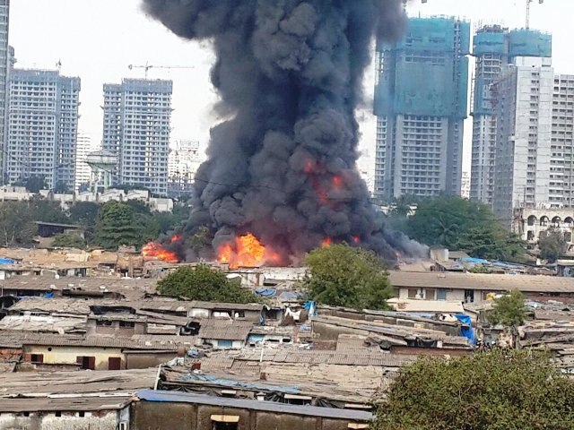 Major fire at furniture market in Mumbai's Oshiwara; 10 fire engines rushed to the spot Major fire at furniture market in Mumbai's Oshiwara; 10 fire engines rushed to the spot