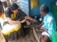 Smriti Irani pays Rs 100 to cobbler for getting slippers repaired
