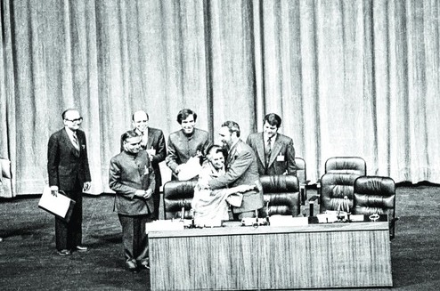 Fidel Castro's death: Hug that saved Indira's face