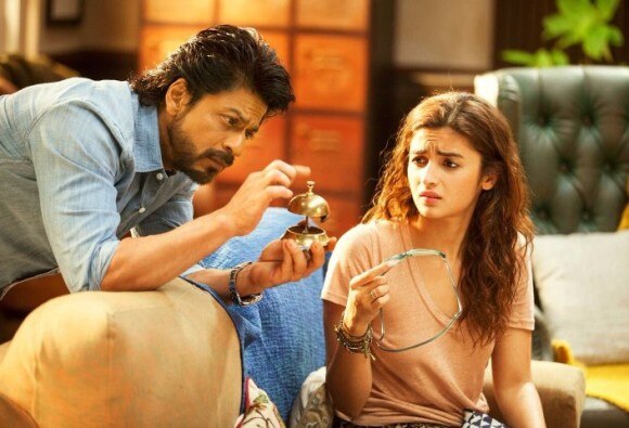 Shah Rukh Khan-Alia Bhatt starrer Dear Zindagi collects Rs 11.25 crore on Day 2 Shah Rukh Khan-Alia Bhatt starrer Dear Zindagi collects Rs 11.25 crore on Day 2