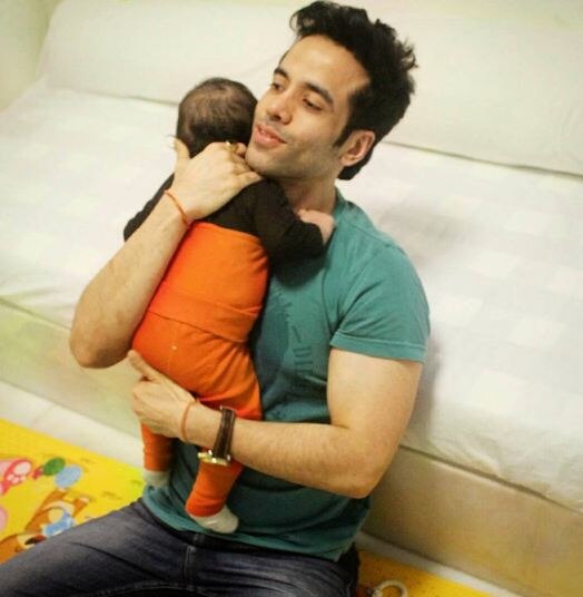 Tusshar Kappoor shares video of his little munchkin Tusshar Kappoor shares video of his little munchkin