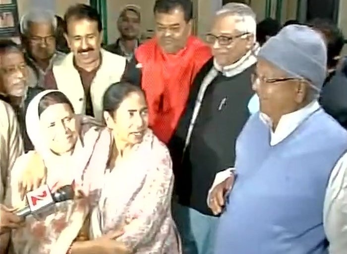Bengal CM Mamata meets Lalu Yadav, Rabri Devi to seek support against demonetisation Bengal CM Mamata meets Lalu Yadav, Rabri Devi to seek support against demonetisation