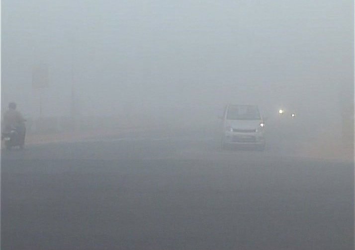 Fog disrupts flight, train services in the national capital