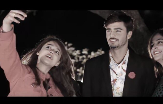 Viral Video: Pakistan's blue-eyed 'Chaiwala' Arshad Khan is out there with first music video Viral Video: Pakistan's blue-eyed 'Chaiwala' Arshad Khan is out there with first music video