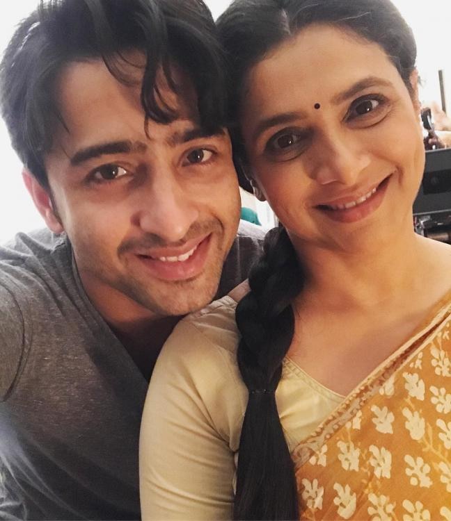 Shaheer Sheikh compliments on-screen mother Ishwari with beautiful smile Shaheer Sheikh compliments on-screen mother Ishwari with beautiful smile