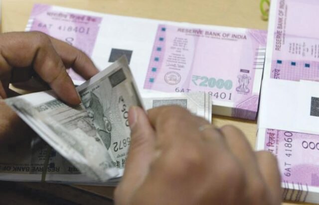 Centre hikes dearness allowance by 2 pc from Jan 1 Centre hikes dearness allowance by 2 pc from Jan 1