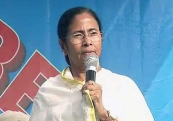 Without naming anyone, Mamata Banerjee uses term 'gaddars' for those not opposing demonetisation Without naming anyone, Mamata Banerjee uses term 'gaddars' for those not opposing demonetisation