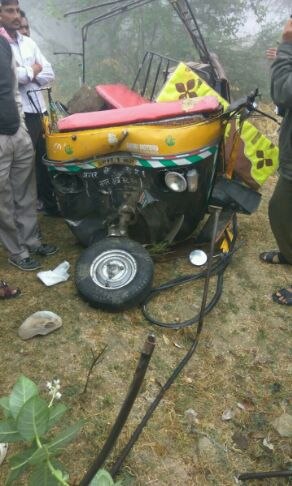 Fog alert:  One dead in a 12 vehicle crash at Yamuna expressway, two in a truck-auto collision in UP Fog alert:  One dead in a 12 vehicle crash at Yamuna expressway, two in a truck-auto collision in UP