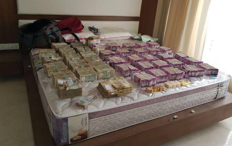 Rs.6 crore cash, 7 kg gold haul in Bengaluru tax raids, Rs.95 lakh seized in Hyderabad