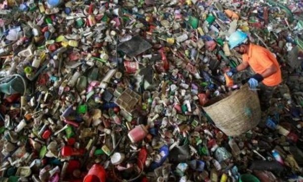 NGT bans use of disposable plastic in Delhi-NCR with effect from January 1 NGT bans use of disposable plastic in Delhi-NCR with effect from January 1