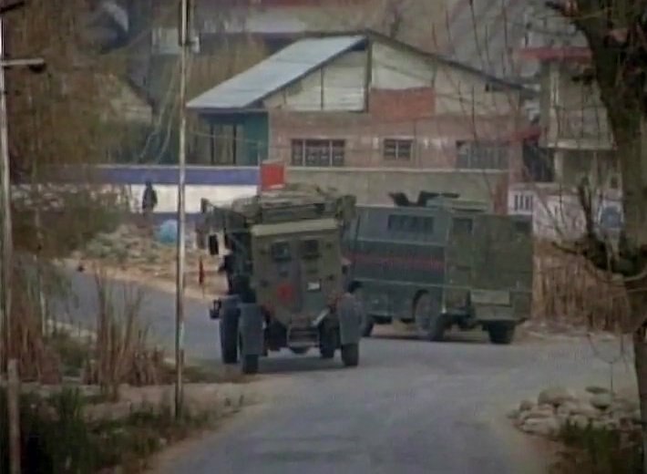 Encounter in J&K's Kulgam, terrorists flee the spot Encounter in J&K's Kulgam, terrorists flee the spot