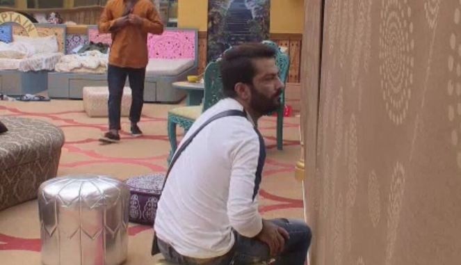 BIGG  BOSS 10 SHOCKER: Manu Punjabi makes an emergency exit after mother's sudden demise BIGG  BOSS 10 SHOCKER: Manu Punjabi makes an emergency exit after mother's sudden demise