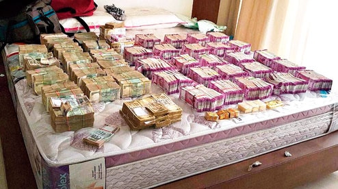 5.7 crore in new notes: While you queued up, they stacked up 5.7 crore in new notes: While you queued up, they stacked up