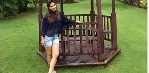 Hina Khan receives a SPECIAL GUEST from her BOYFRIEND Hina Khan receives a SPECIAL GUEST from her BOYFRIEND