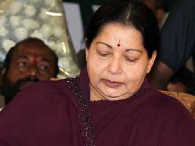 Chennai: Traffic police block roads leading to Apollo hospital where TN CM Jayalalithaa is admitted Chennai: Traffic police block roads leading to Apollo hospital where TN CM Jayalalithaa is admitted