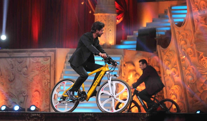 STAR SCREEN AWARDS 2016: Shah Rukh, Salman Turn Out To Be The Best Entertainers Of The Evening STAR SCREEN AWARDS 2016: Shah Rukh, Salman Turn Out To Be The Best Entertainers Of The Evening