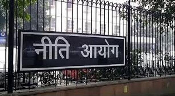 NITI Aayog to provide Rs 5 lakh per district to boost cashless digital payment NITI Aayog to provide Rs 5 lakh per district to boost cashless digital payment